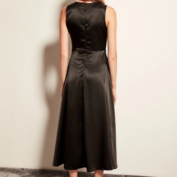 Elegant Slit Side Black Satin Dress - Picture 6 of 6